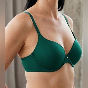 NWOT Montelle Intimates T-Shirt Bra Underwire Emerald Green Jewel 28E Smooth